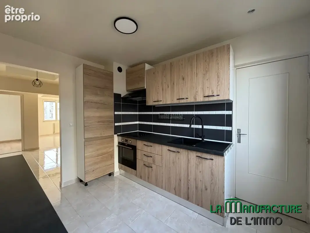 Saint etienne rue palluat de besset - appartement t4 renové avec 3 chambres cave et garage - photo 3