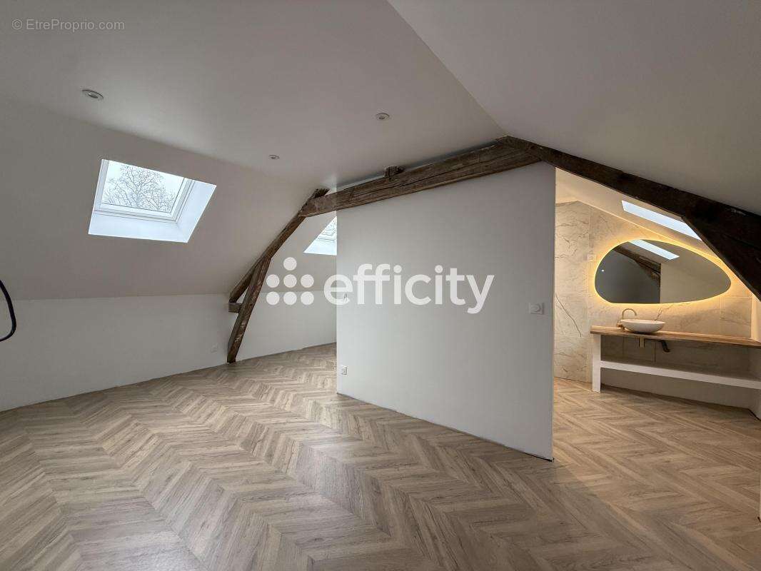 Maison à OINVILLE-SUR-MONTCIENT