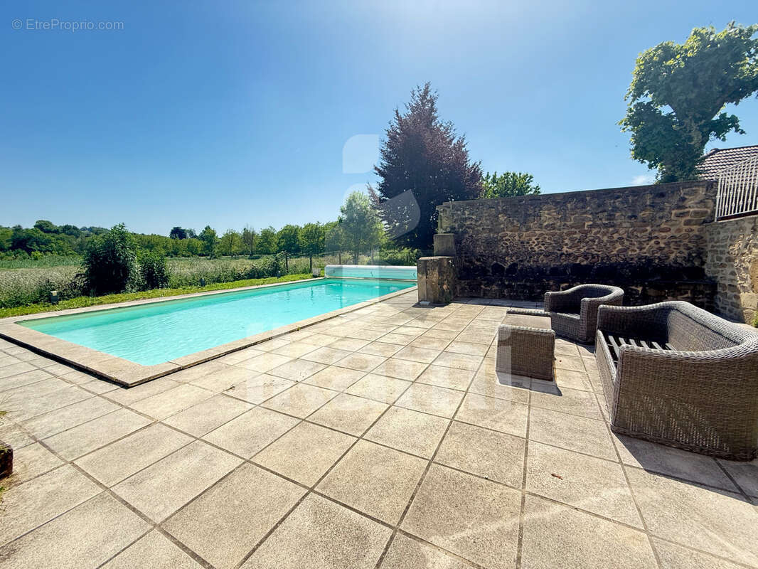 Maison à CHATEAUNEUF-DE-GALAURE