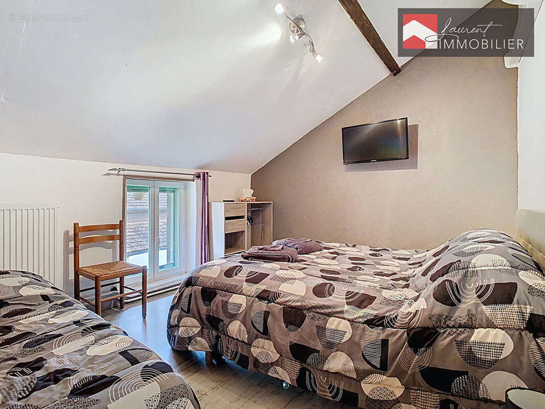 Maison à CHAVANNES-SUR-REYSSOUZE