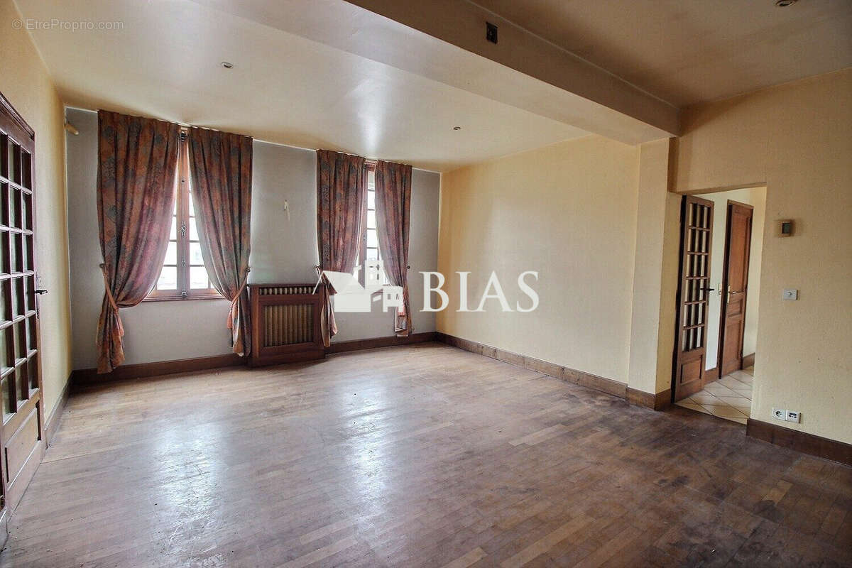 Salon T4 - Appartement à CAUDEBEC-LES-ELBEUF
