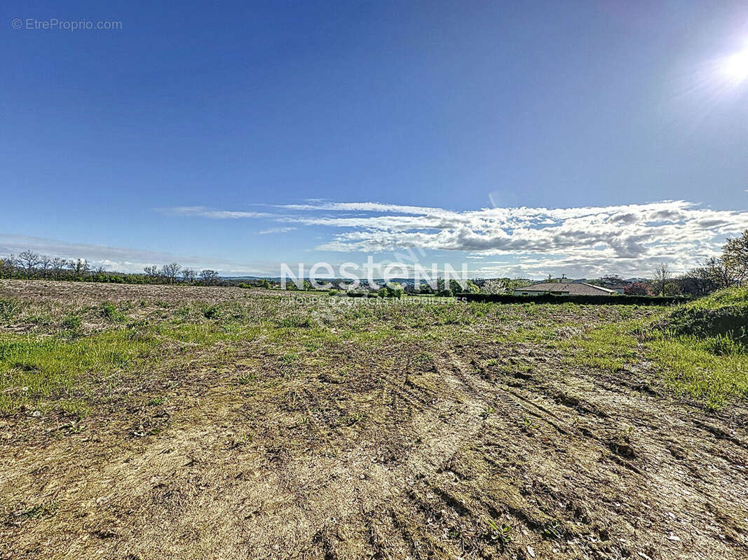 Terrain à MIRANDE
