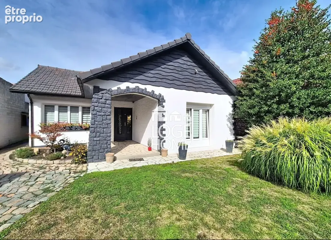 Façade avant - Maison à COURCELLES-LES-LENS
