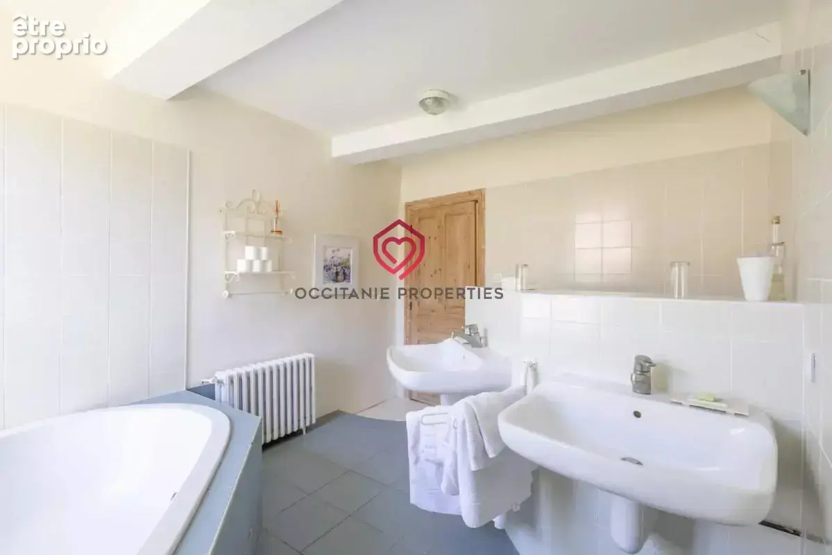 Maison de Maître avec piscine et dépendances - photo 12