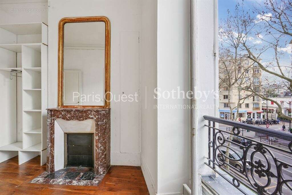 Appartement à NEUILLY-SUR-SEINE