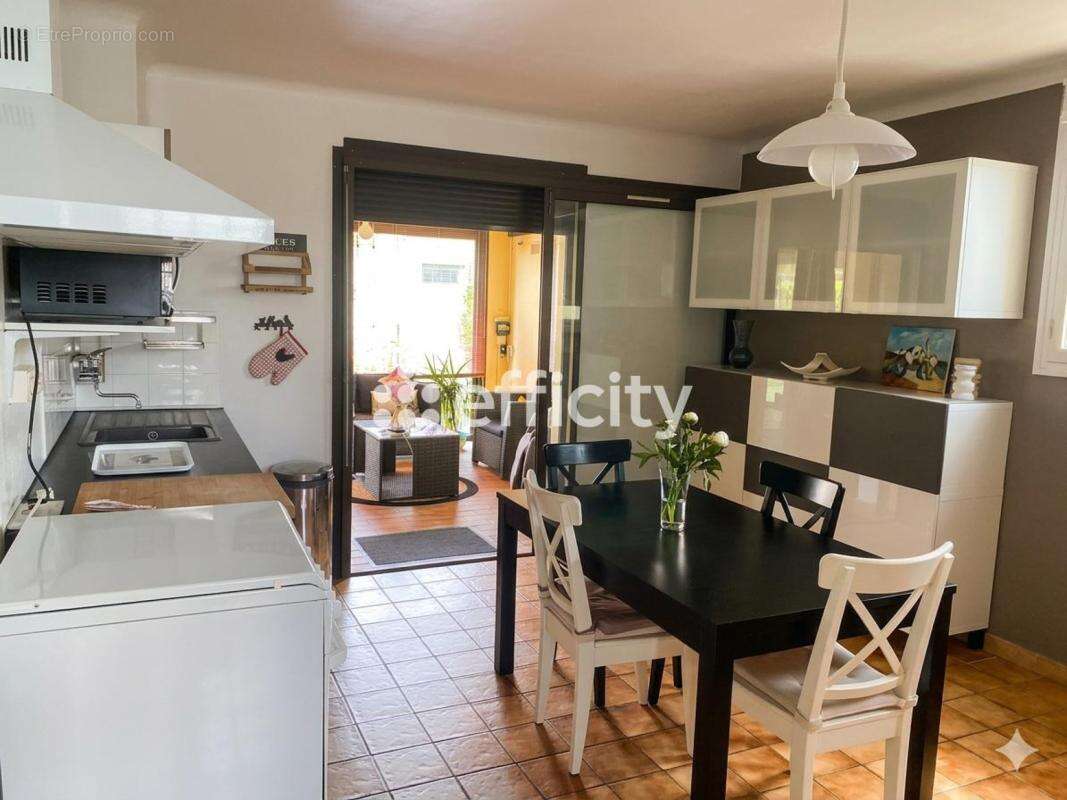 Maison 121 m² à Miramas  - photo 6