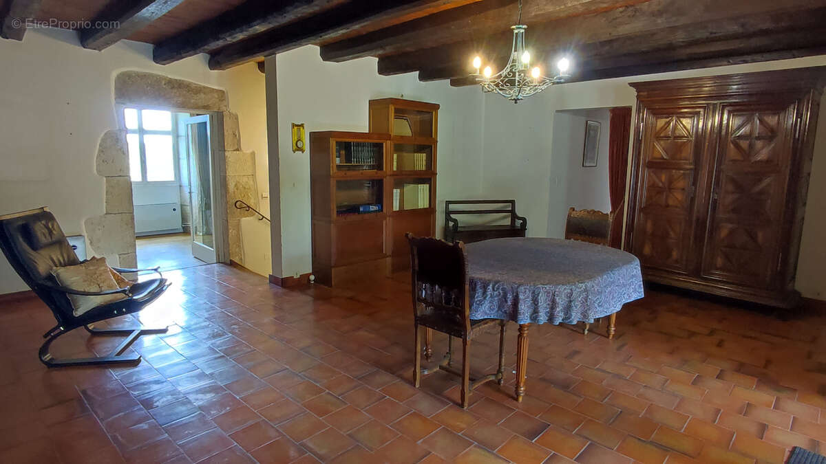 Maison à MONTAIGU-DE-QUERCY