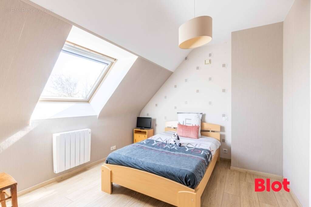 Maison à MONTREUIL-LE-GAST