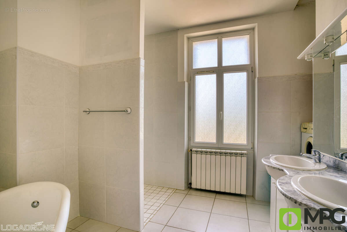 Maison à SAINTE-LIVRADE-SUR-LOT