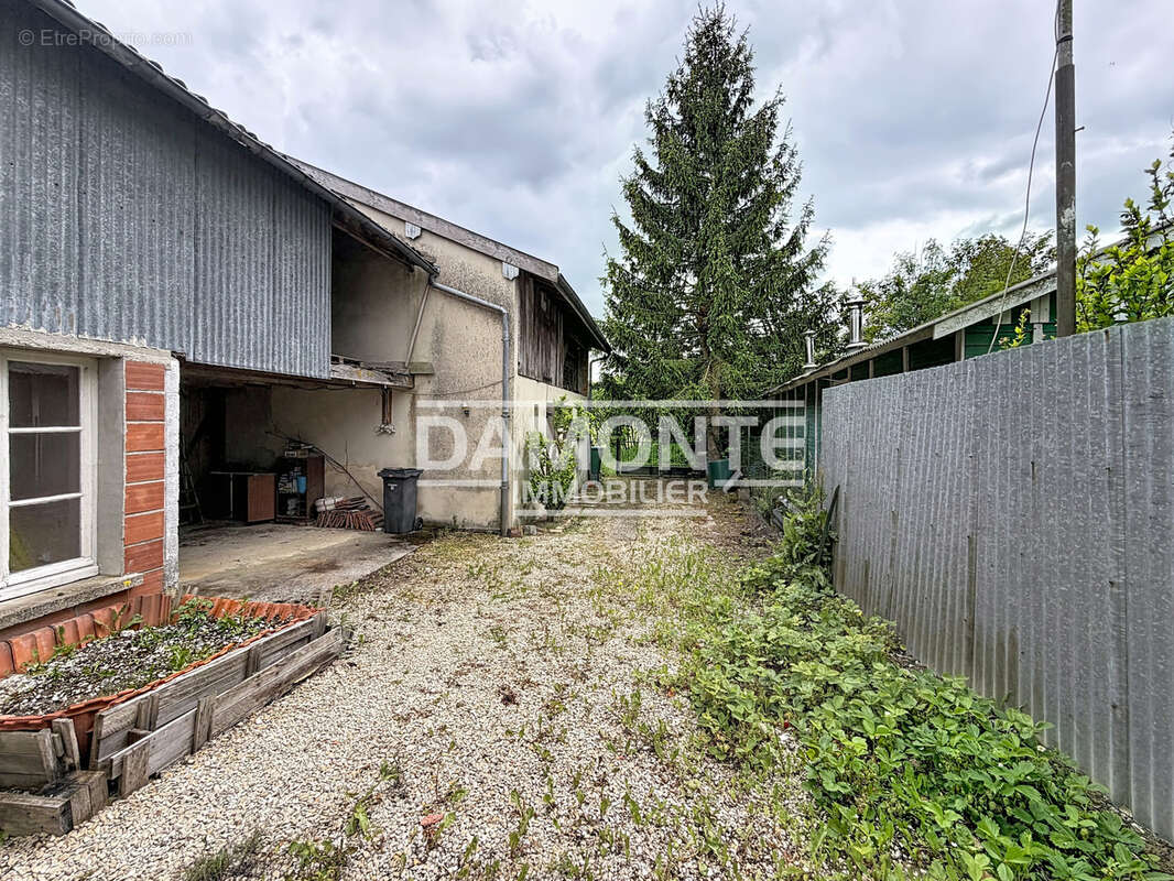 Maison familiale de type 5 à rénover - photo 2
