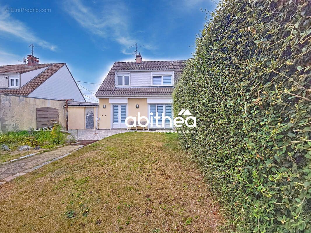 Maison à COURRIERES