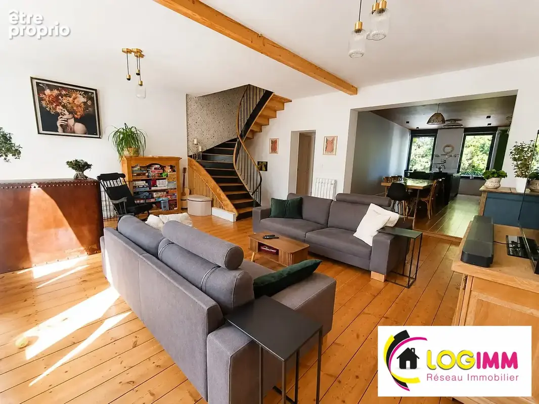 Maison 340 m² à Solesmes  - photo 1