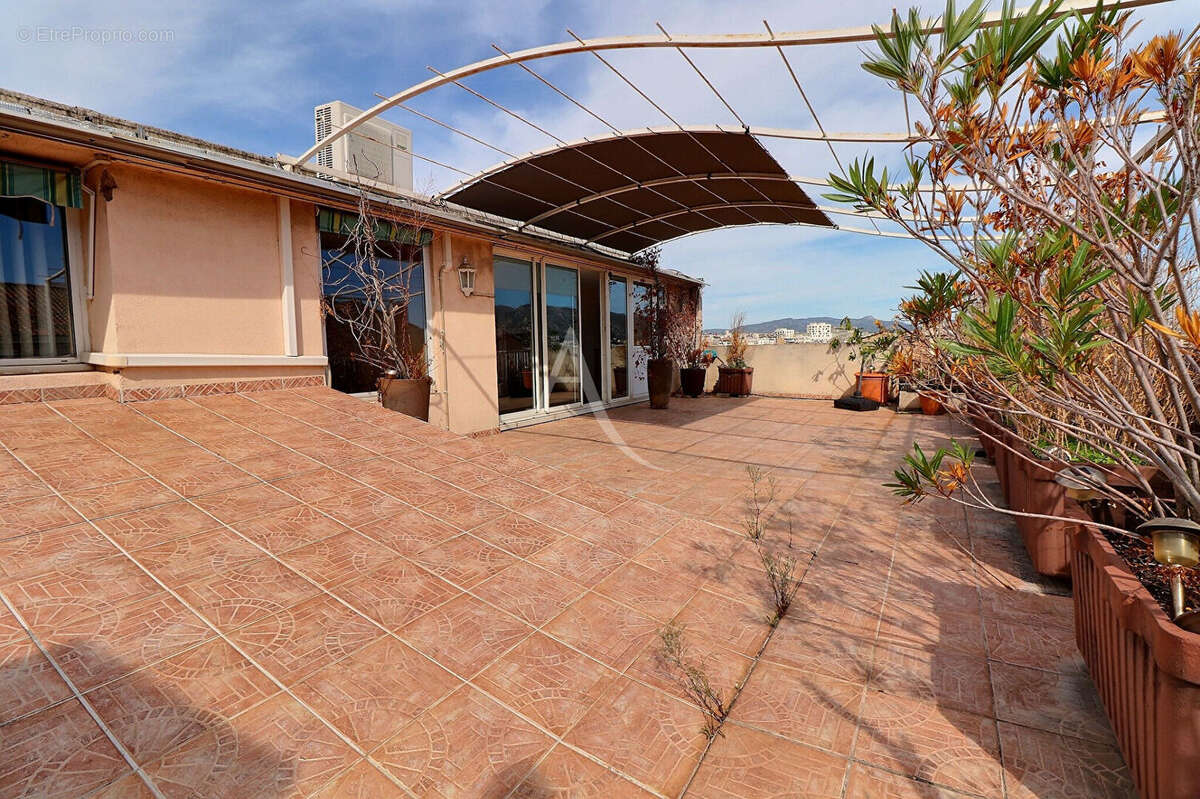 Appartement à MARSEILLE-6E