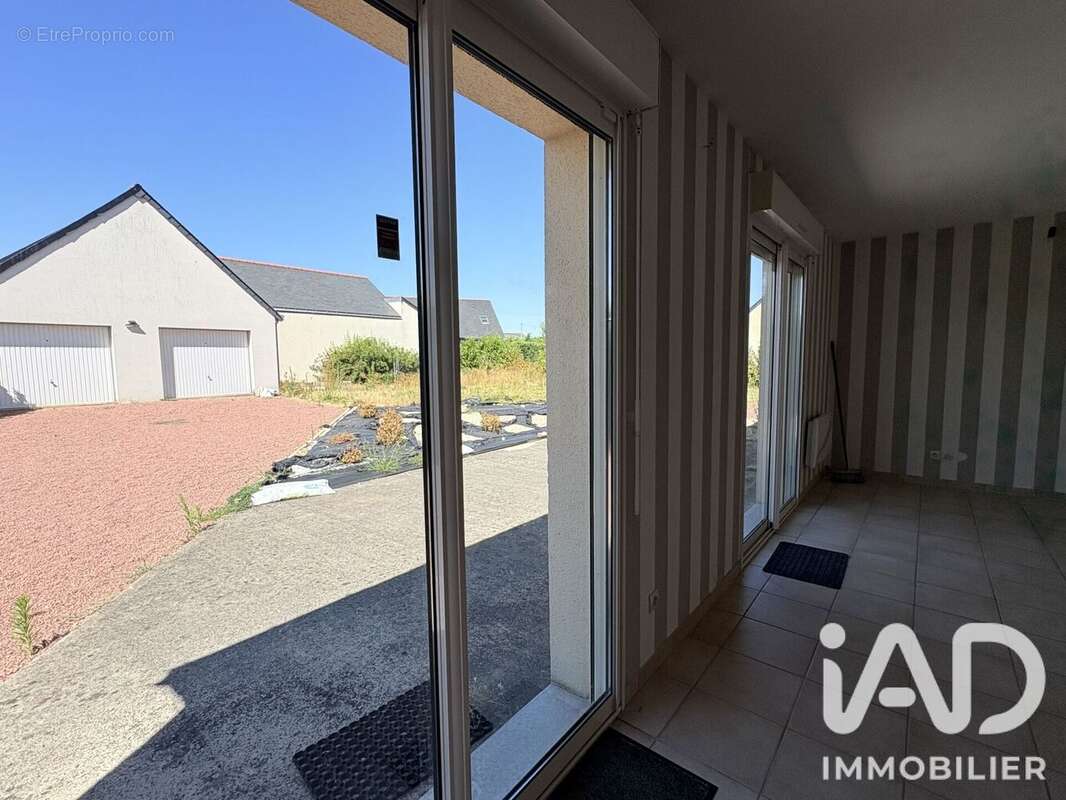 Maison 104 m² à Brain-Sur-Allonnes  - photo 6