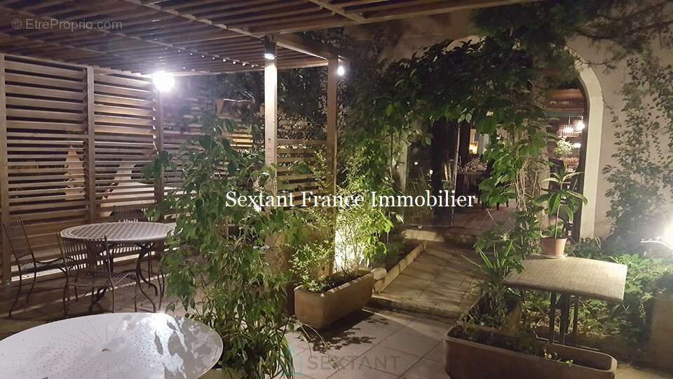 Commerce à LES MEES