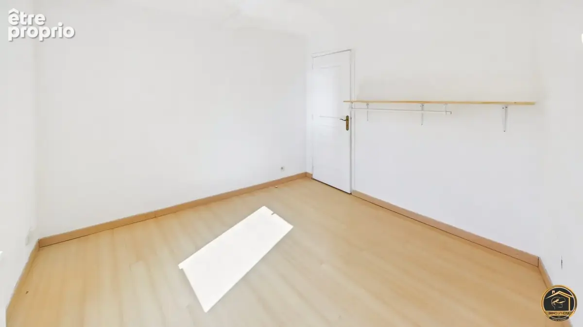 CHAMBRE OU SALON 