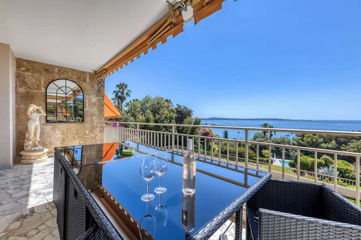 Appartement à VALLAURIS