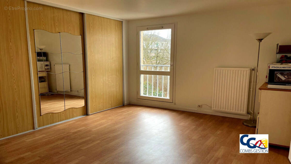 Appartement 4 pièces 78 m² Traversant Terrasse Parking Résidence calme - photo 2