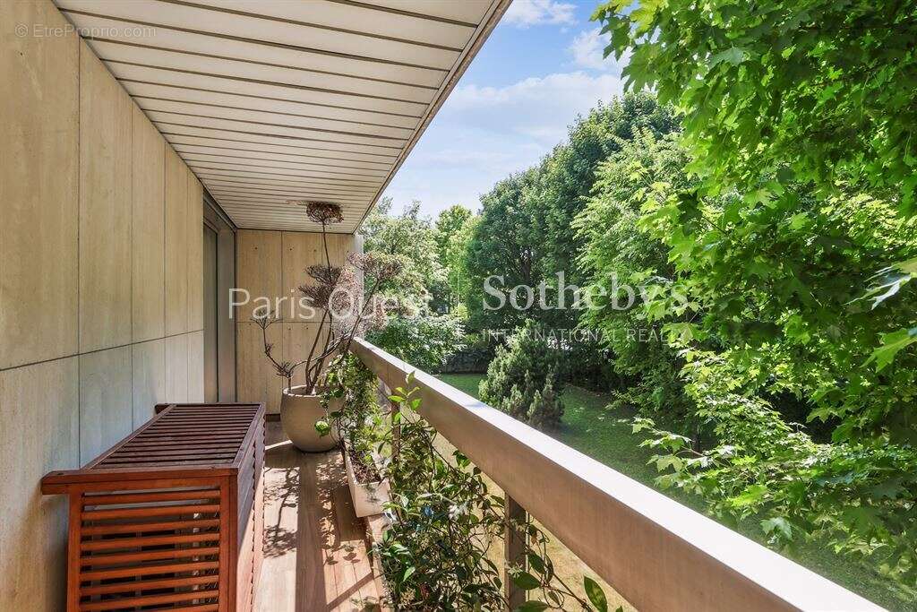 Appartement à NEUILLY-SUR-SEINE