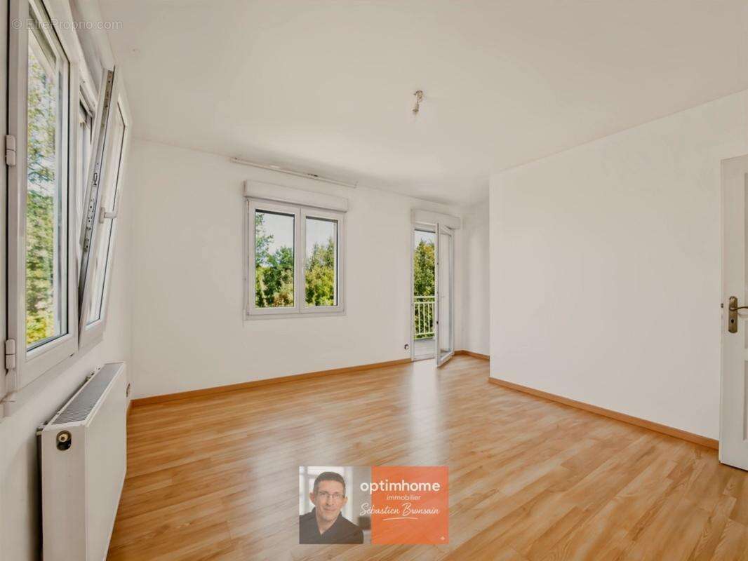 Choisey – Maison récente de 2010 – 4 chambres, bureau et jardin de 510 m² - photo 6