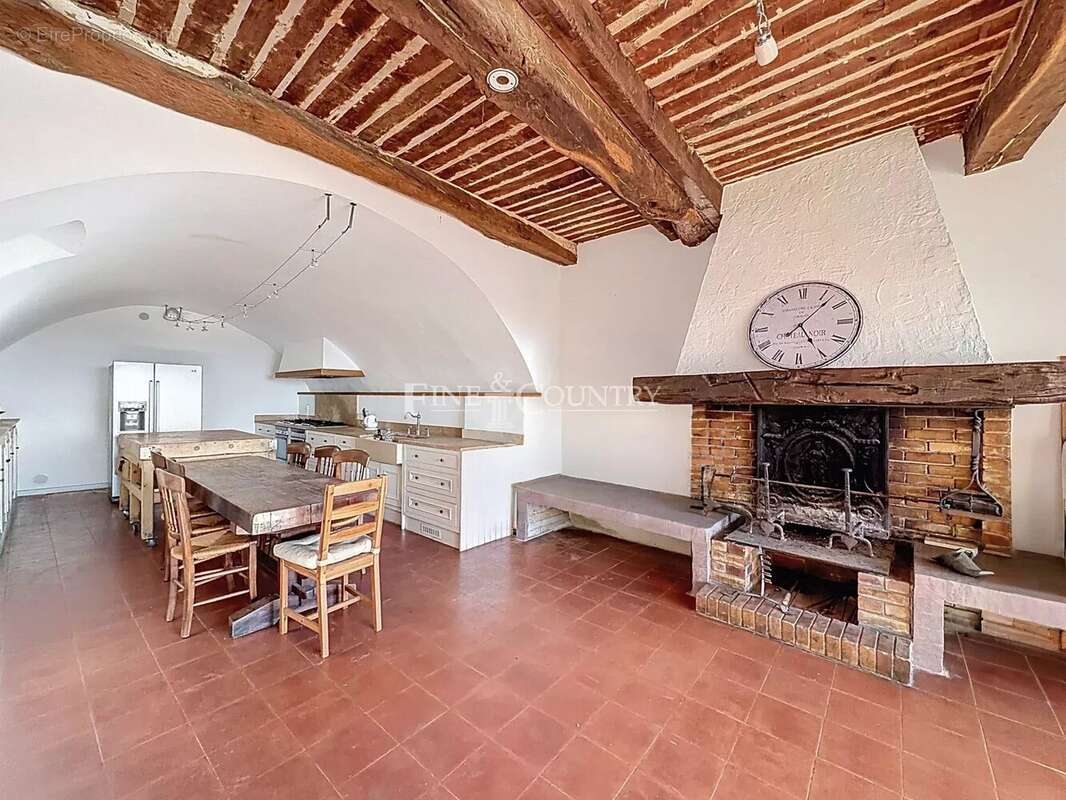 Maison à SAINT-CEZAIRE-SUR-SIAGNE