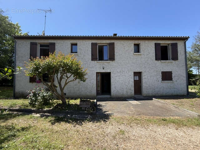 Maison à SAINT-MARTIN-DE-COUX