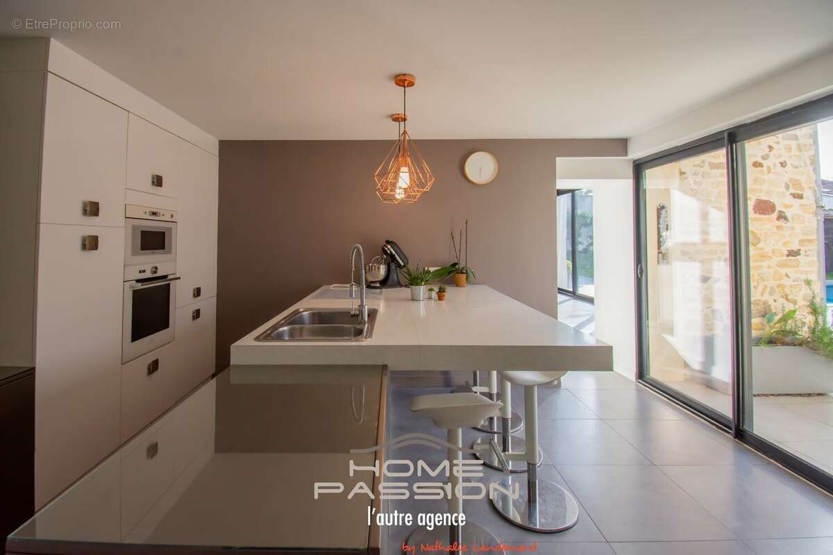 Maison à MORNAC-SUR-SEUDRE