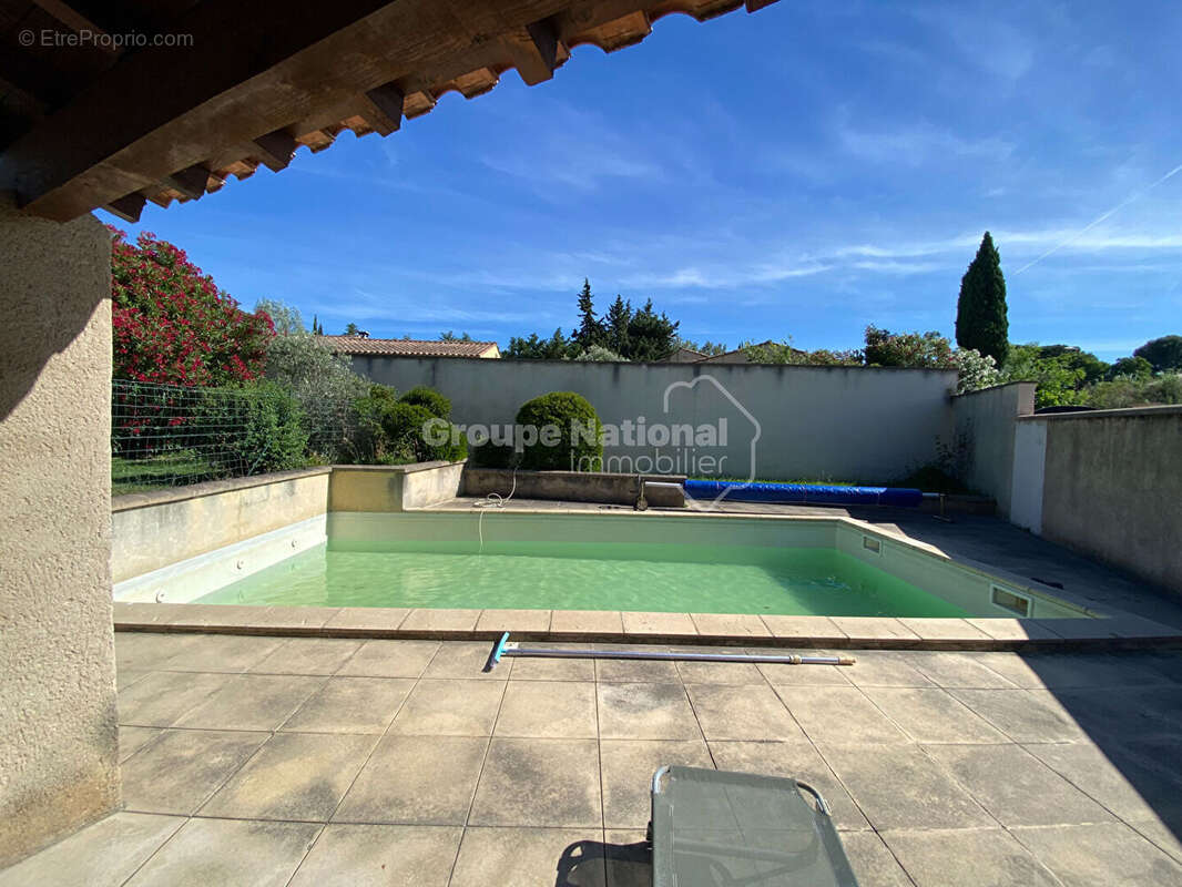 St Remy de Provence, maison + 2 appartements + piscine sur 1234 m² de terrain - photo 11