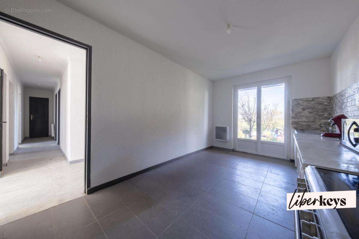 Maison à SAINT-CLAR-DE-RIVIERE