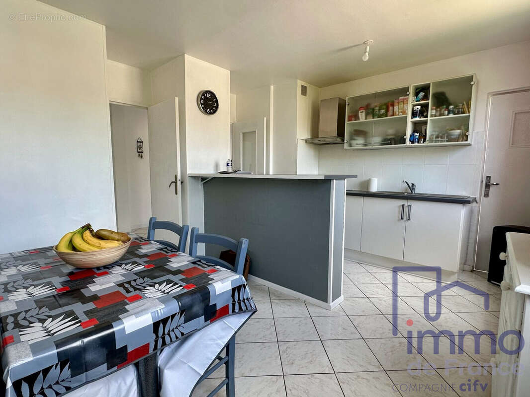 Appartement à LE CHAMBON-FEUGEROLLES