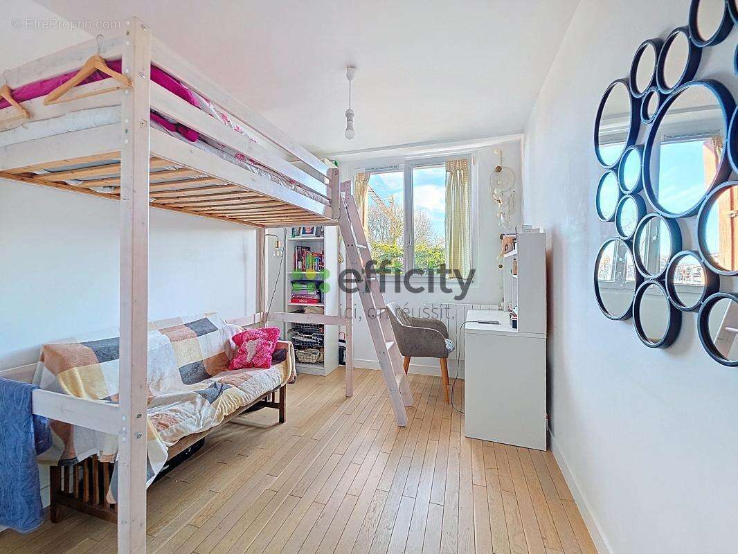 Appartement à LE PLESSIS-TREVISE