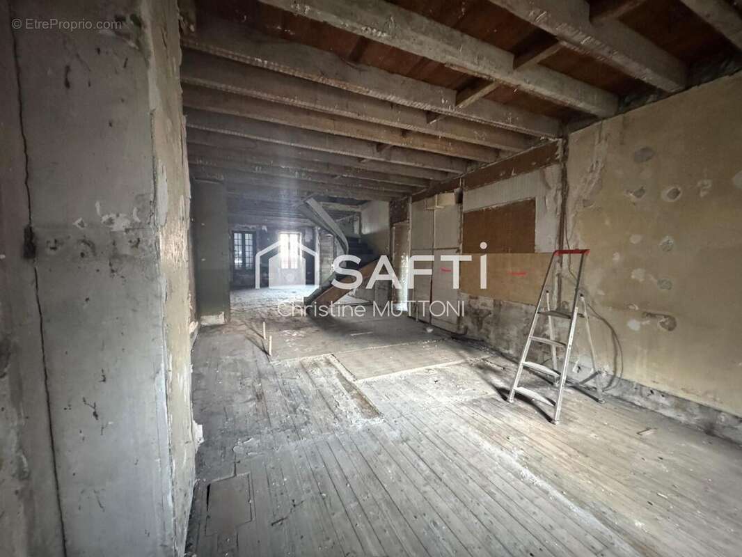 Appartement 200 m² à Culoz  - photo 8