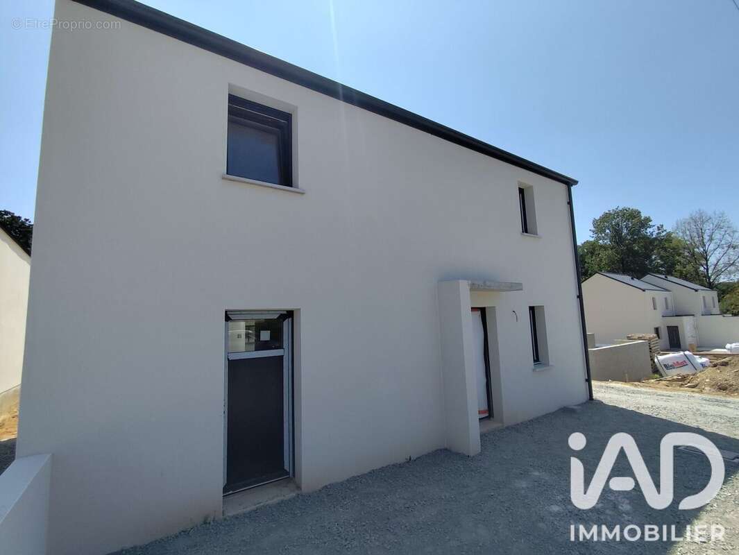 Maison 90 m² à Bains-Sur-Oust  - photo 4