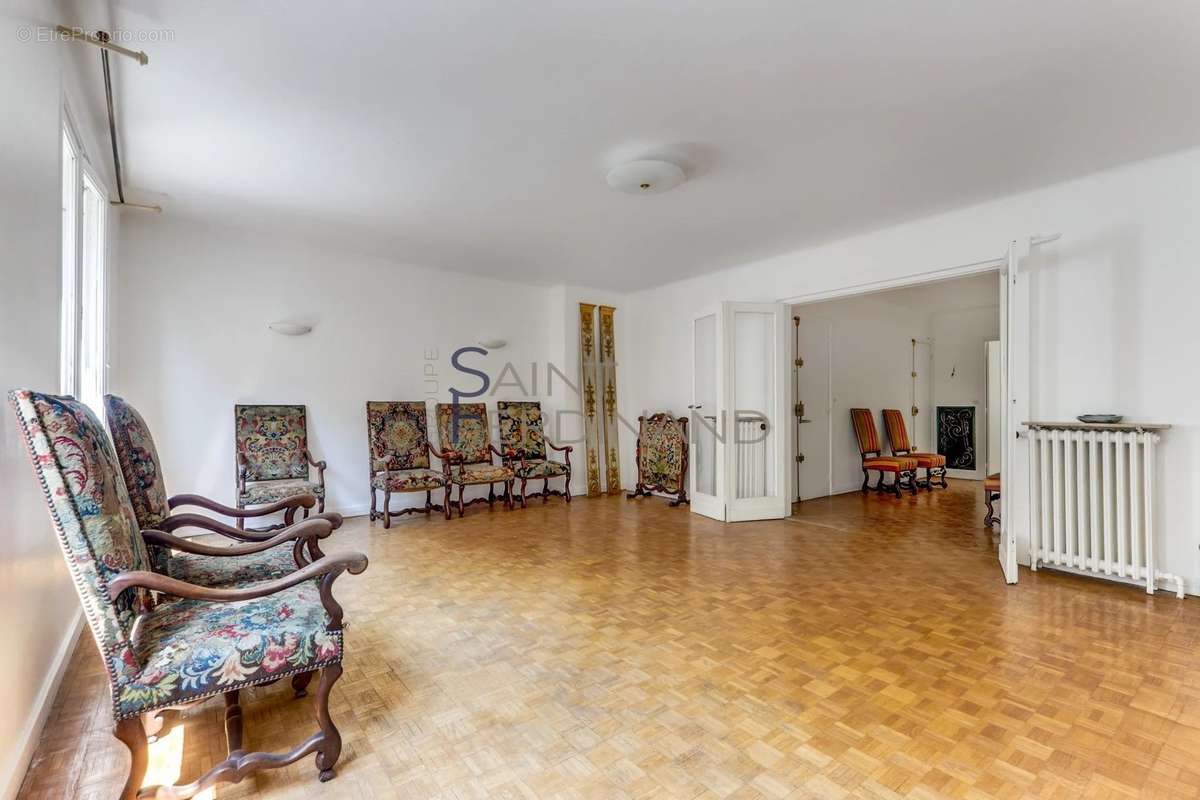 Appartement à PARIS-7E