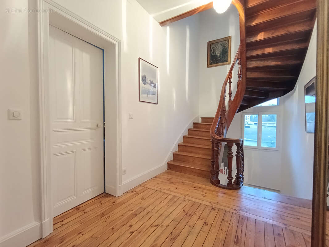 Maison bourgeoise avec extérieur et garage - photo 6