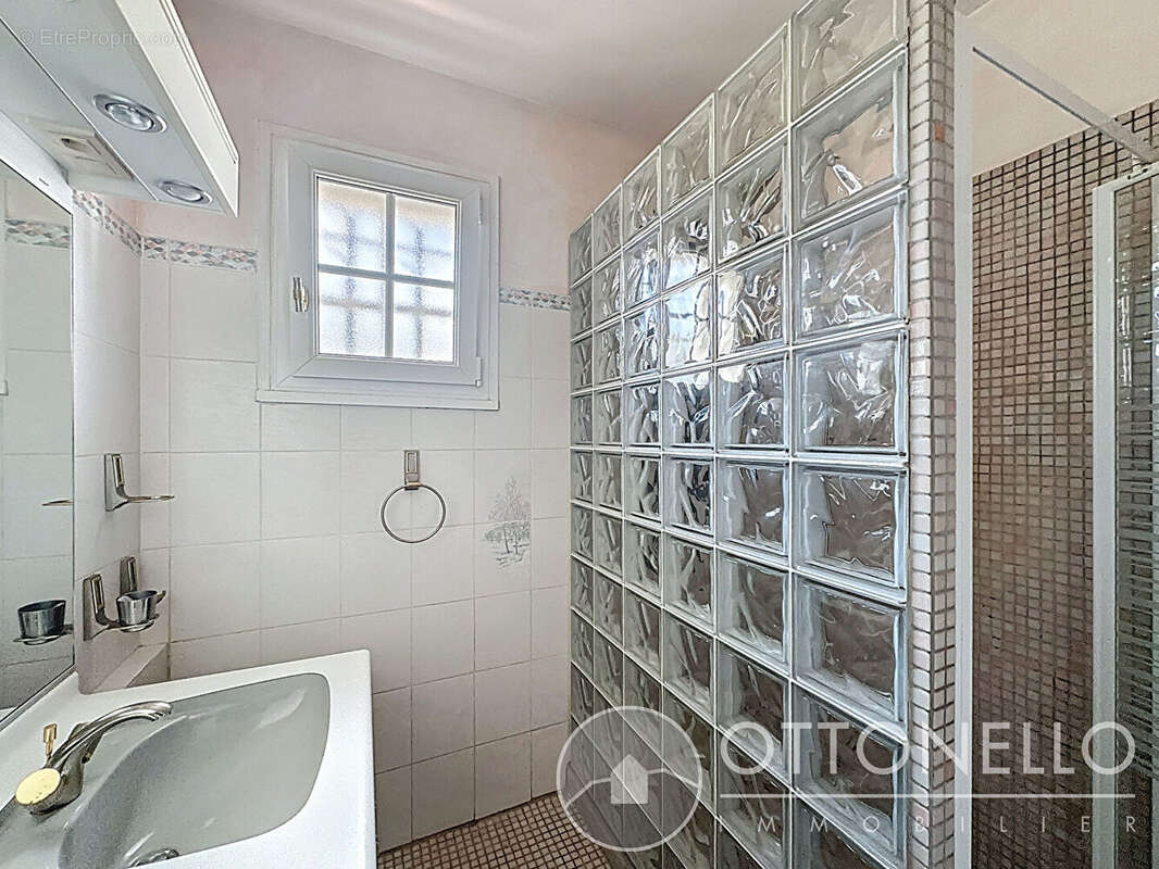 Maison à ROQUEBRUNE-SUR-ARGENS