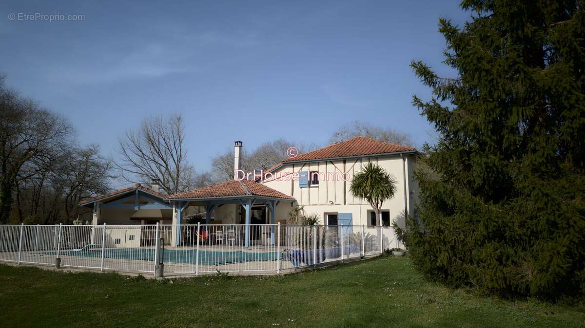 Maison à SAUGNAC-ET-CAMBRAN