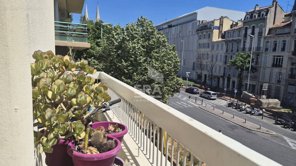 Appartement à MARSEILLE-1E