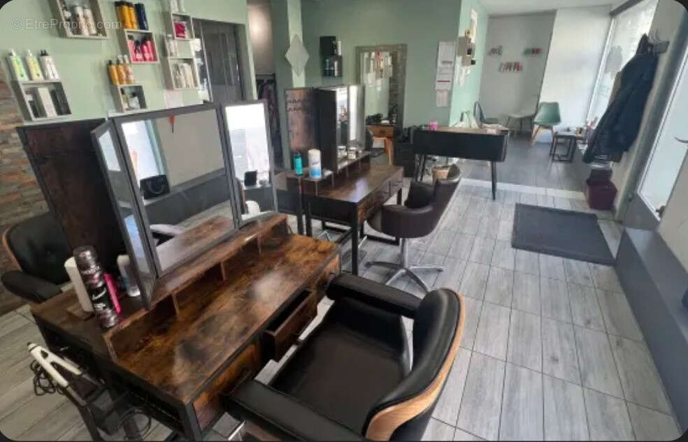 Commerce à SURY-LE-COMTAL