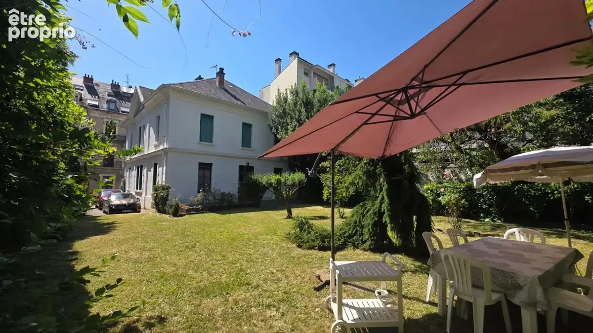 Demeure bourgeoise de caractère avec jardinau centre d'Aix les Bains - photo 1