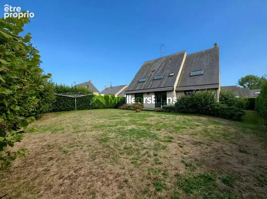 LAVAL – Pavillon de 141 m², 4 chambres, double garage et jardin sans vis-à-vis - photo 24