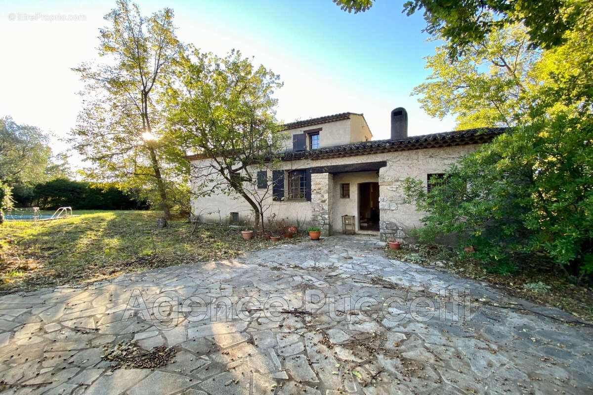 Maison à TOURRETTES-SUR-LOUP