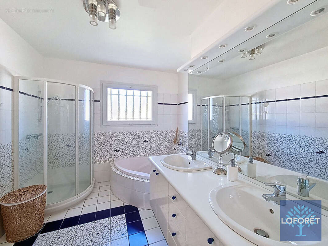 Maison à SAINT-LOUP-CAMMAS