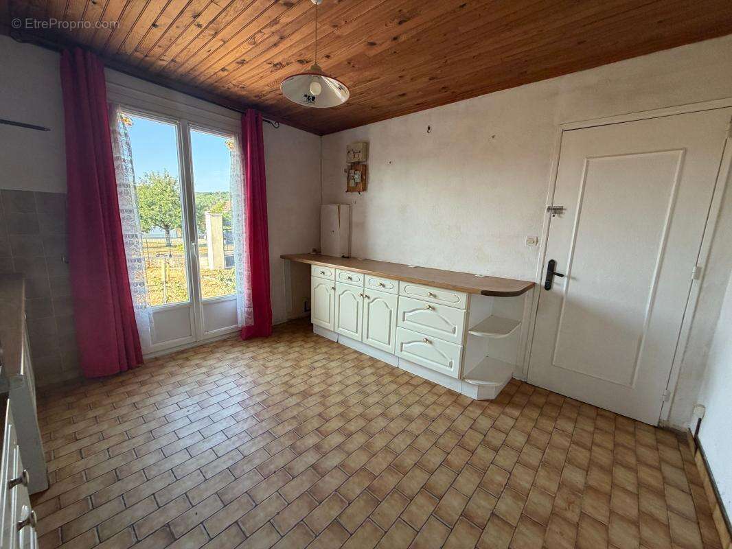 Maison de plain-pied à rénover avec jardin - Manzac-sur-Vern - photo 8