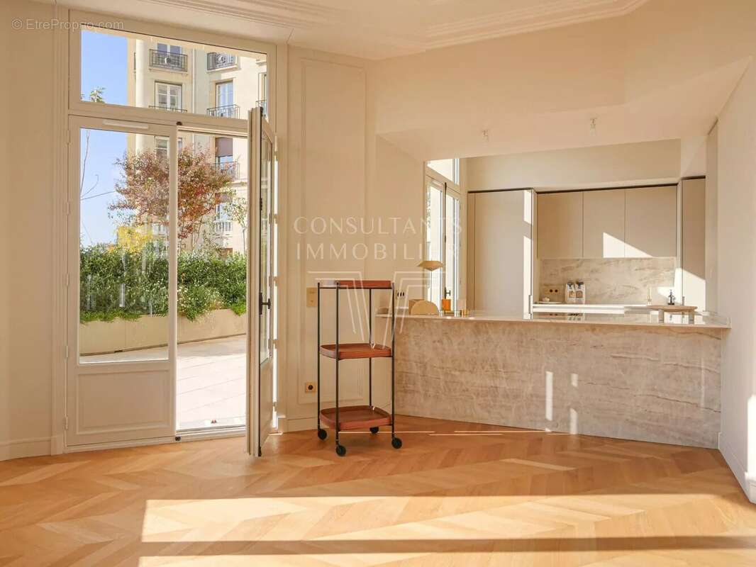 Appartement à PARIS-16E