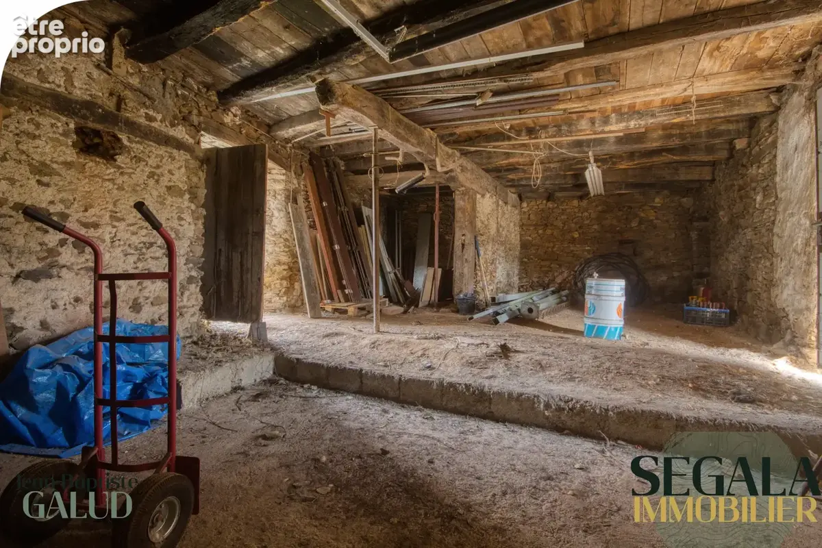 Maison à rénover   250 m2 au sol, cour et jardin constructible - photo 4