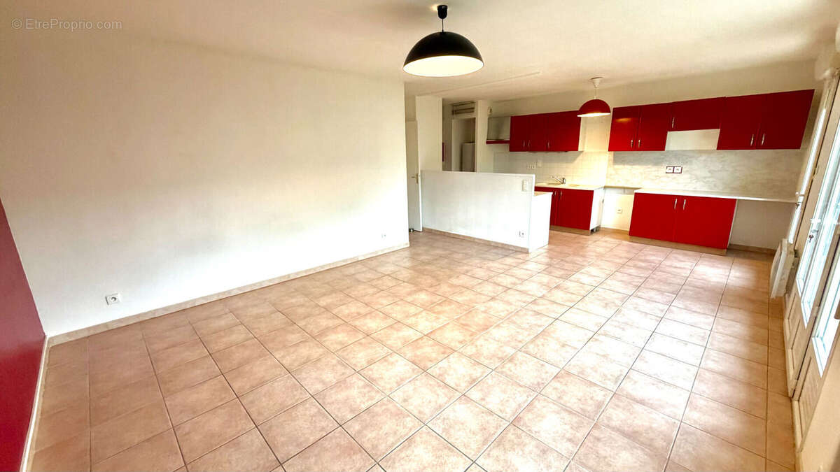 Appartement à ENTRAIGUES-SUR-LA-SORGUE