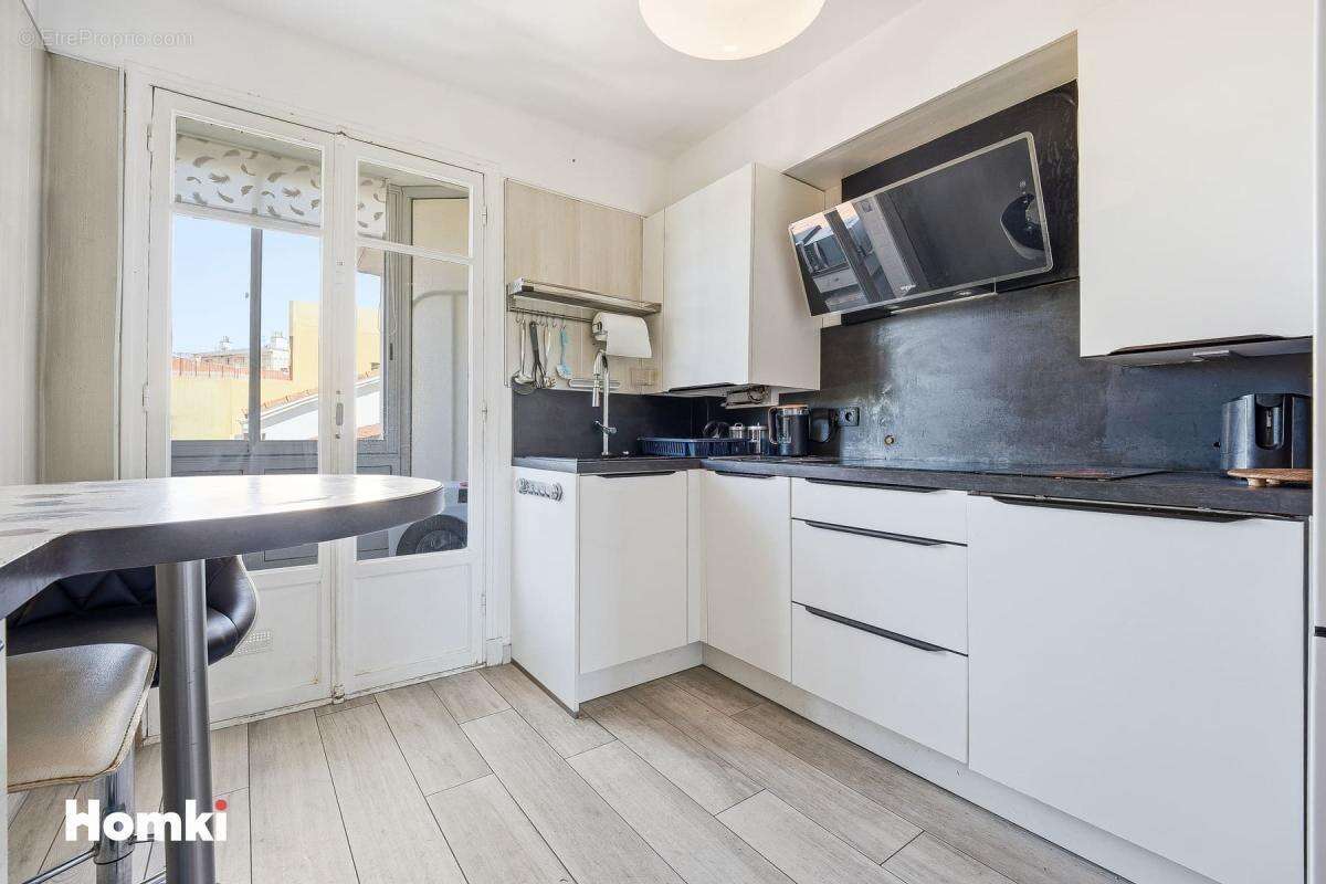 Antibes – Centre-ville, 3 pièces traversant avec 3 extérieurs et cave - photo 6