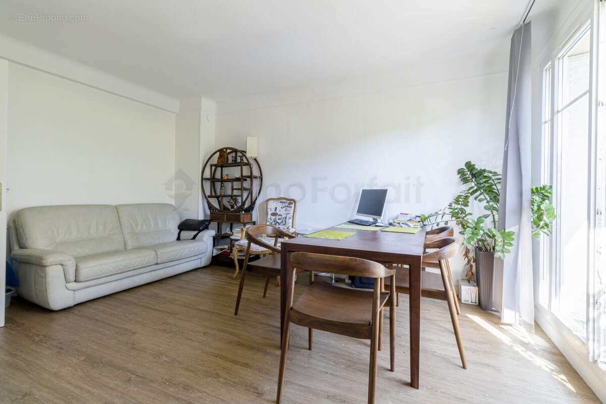 Appartement à CHARENTON-LE-PONT