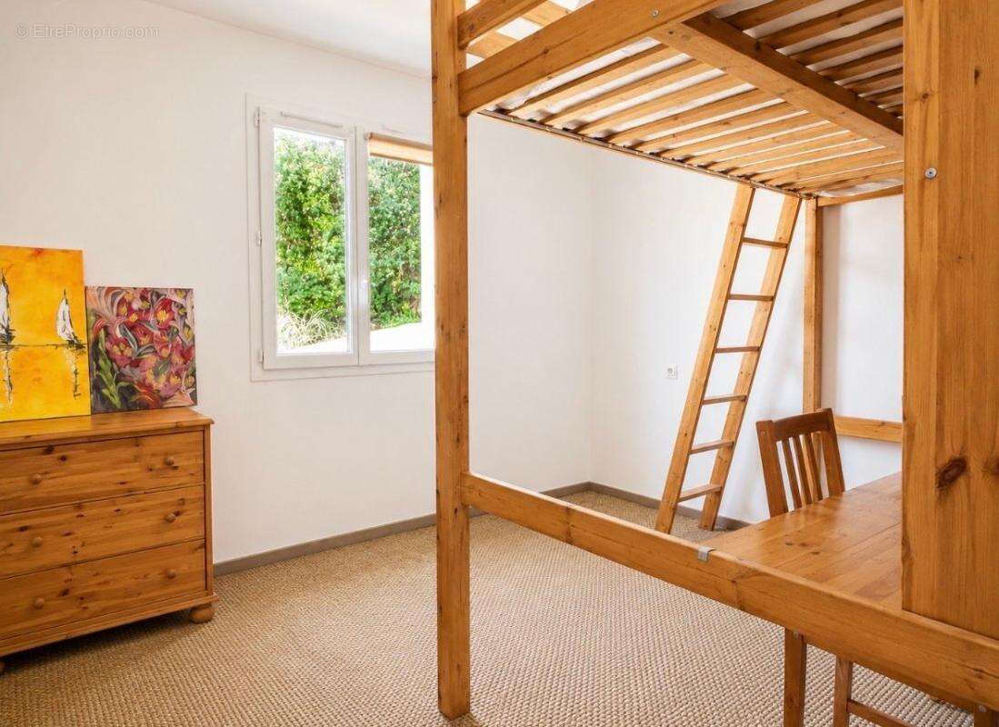 Maison à vendre à Chaucre – À seulement 500 mètres de la plage - photo 9